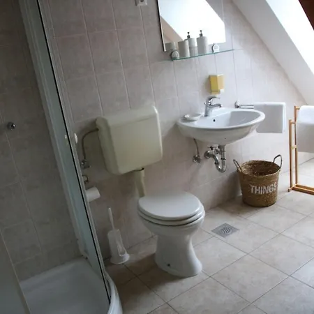 Samostan Mekinje Hostal *