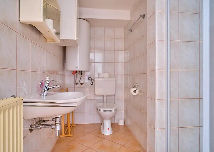 Samostan Mekinje 旅馆 *